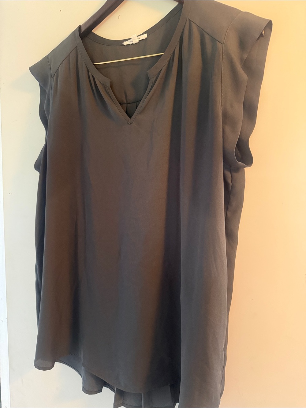 Pleione Women’s Olive Green V-Neck Pleased Back Tunic Blouse Sz XL EUC - Picture 4 of 5